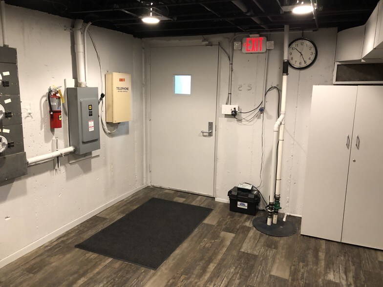 More Photos Of 512 Higgins Rd, Park Ridge Office For Lease