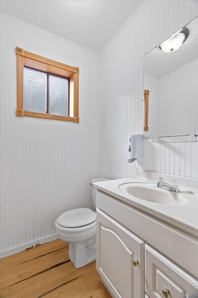 More Photos Of 6305 SW Highway 101, Lincoln City Warehouse For Sale