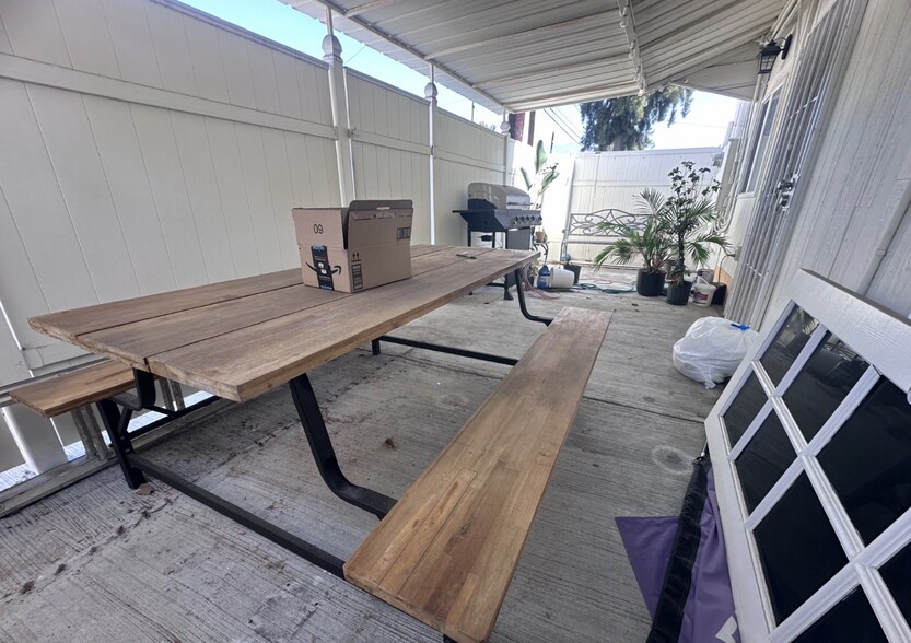 More Photos Of 1605 W Magnolia Blvd, Burbank Freestanding For Sale