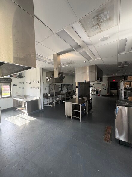 More Photos Of 138 Commerce Ave, Lagrange Fast Food For Sale