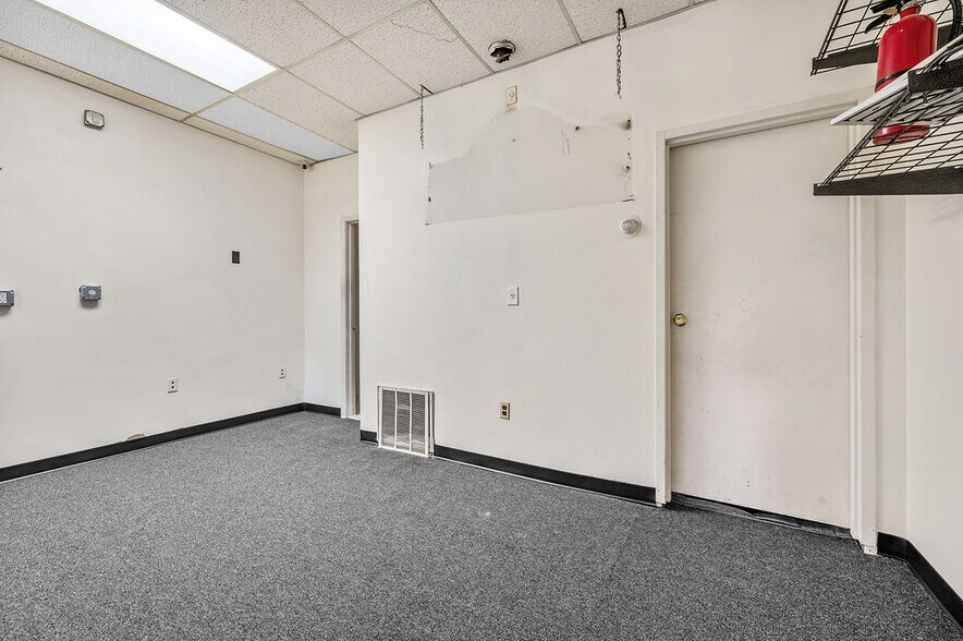More Photos Of 1142A S Railroad Ave, Staten Island Office For Sale