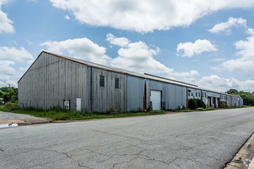 More Photos Of 1414 Broadway St, Sheffield Warehouse For Lease