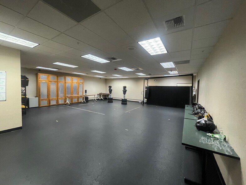 More Photos Of 6649 S Paris St, Centennial Storefront Retail Office For Lease