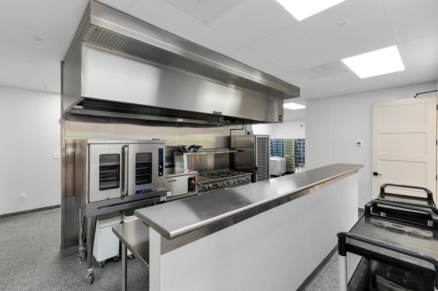 More Photos Of 6901 Hendry Creek Dr, Fort Myers Specialty For Sale