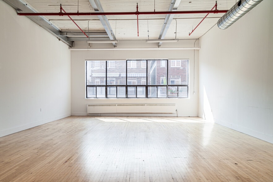 More Photos Of 276 Carlaw Av, Toronto Showroom For Lease