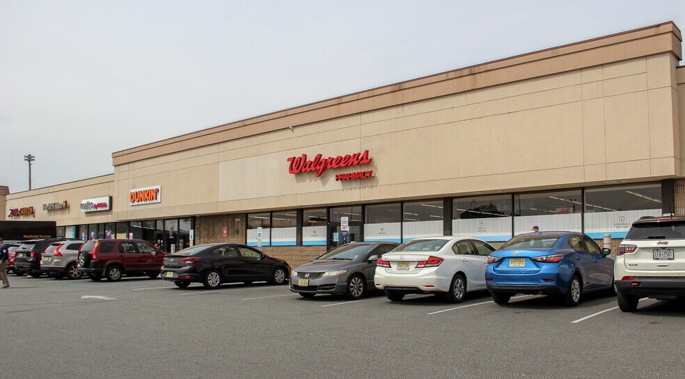 More Photos Of 400-450 Bergen St, Harrison Unknown For Lease