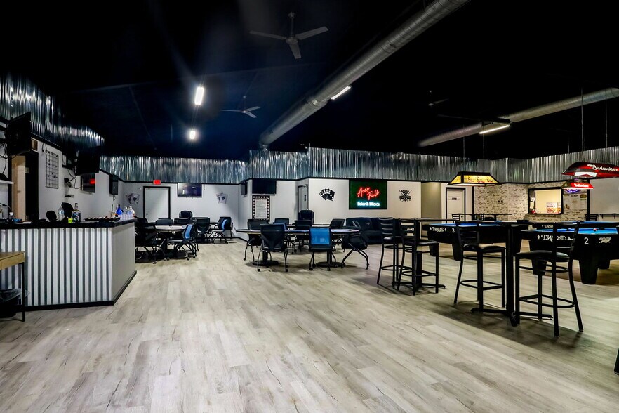 More Photos Of 2715 US Highway 69 N, Lufkin Bar For Sale