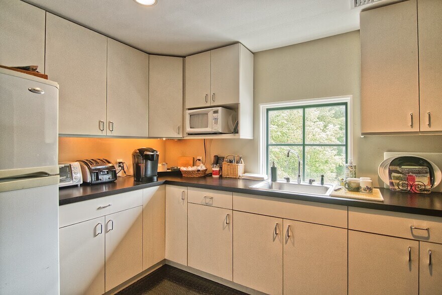 More Photos Of 3 Bow St, Lexington Coworking Space