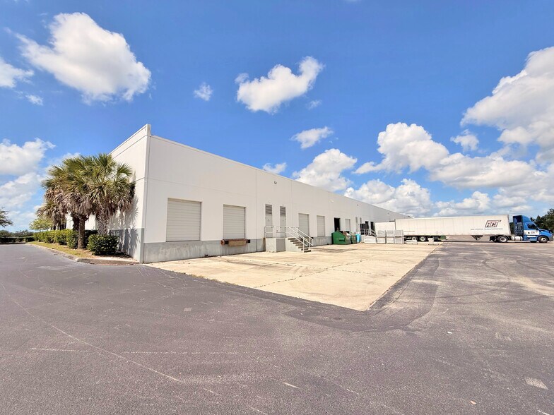 More Photos Of 911 E Industrial Cir, Cape Coral Unknown For Lease