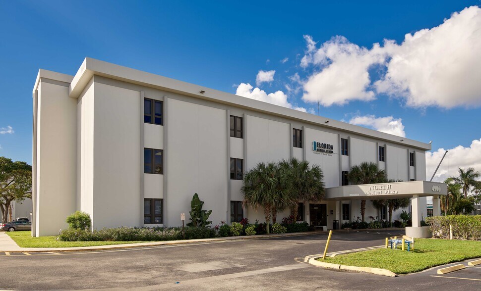 More Photos Of 4900 W Oakland Park Blvd, Lauderdale Lakes Medical For Lease