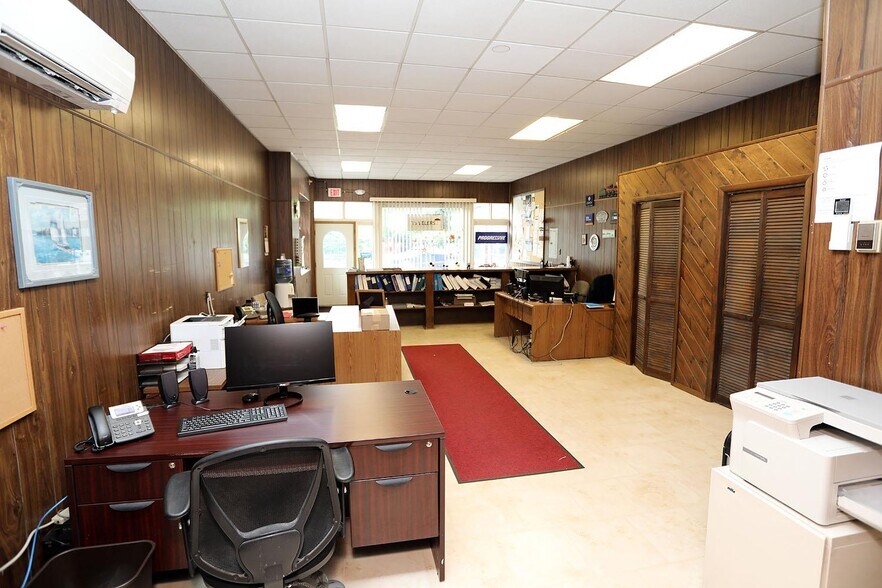 More Photos Of 5013 New York 52, Jeffersonville Auto Repair For Sale