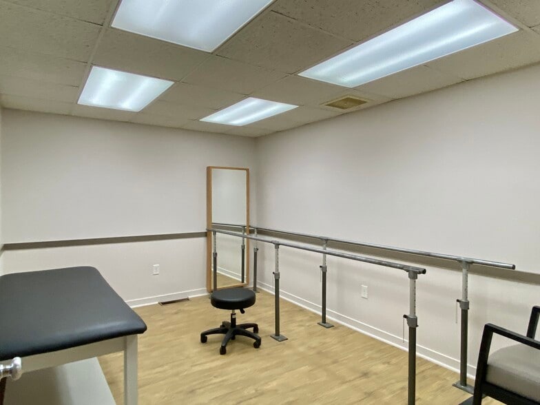 More Photos Of 915 N Hanover St, Elizabethtown Medical For Sale