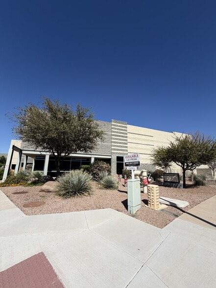 More Photos Of 2140 S Douglas Dr, Chandler Warehouse For Lease