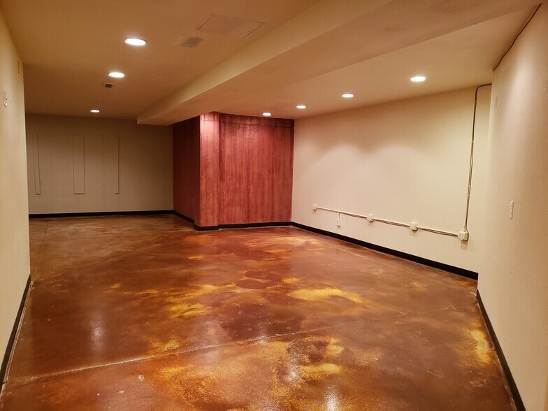 More Photos Of 1333 College Ave, South Milwaukee Medical For Lease