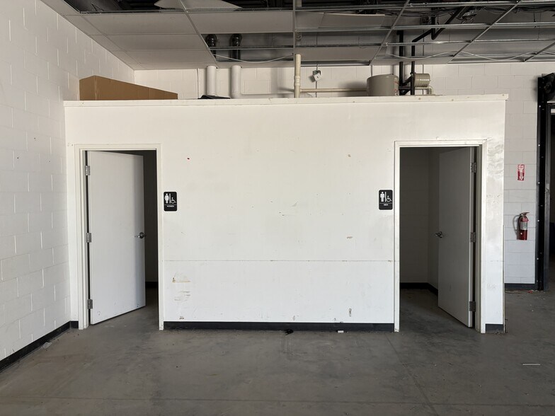 More Photos Of 10 Andrews Rd, Somersworth Freestanding For Lease