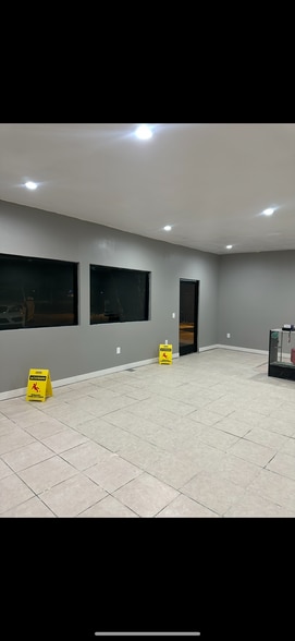 More Photos Of 11923 Cedar Ave, Bloomington Restaurant For Lease