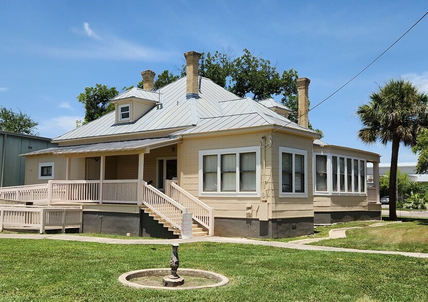 More Photos Of 1249 S Saint Marys St, San Antonio Office Residential For Sale