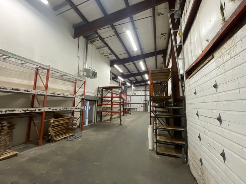 More Photos Of 11 Whitewood Ln, North Branford Garden Center For Sale