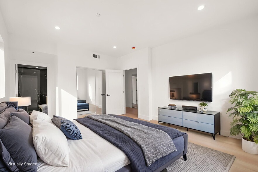 More Photos Of 913 N Hobart Blvd, Los Angeles Apartments For Sale