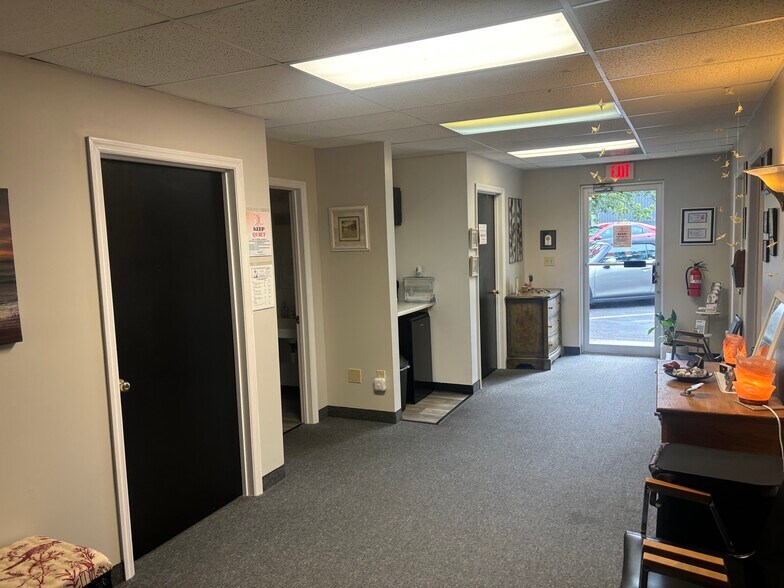 More Photos Of 120 Kaminer Way Pky, Columbia Light Distribution For Sale