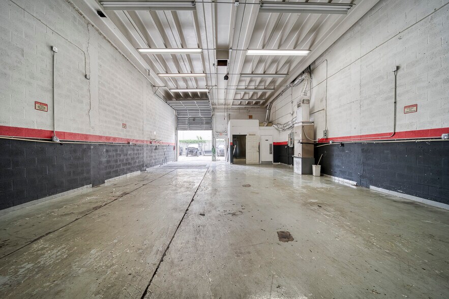 More Photos Of 10780 SW 190th St, Miami Auto Repair For Lease