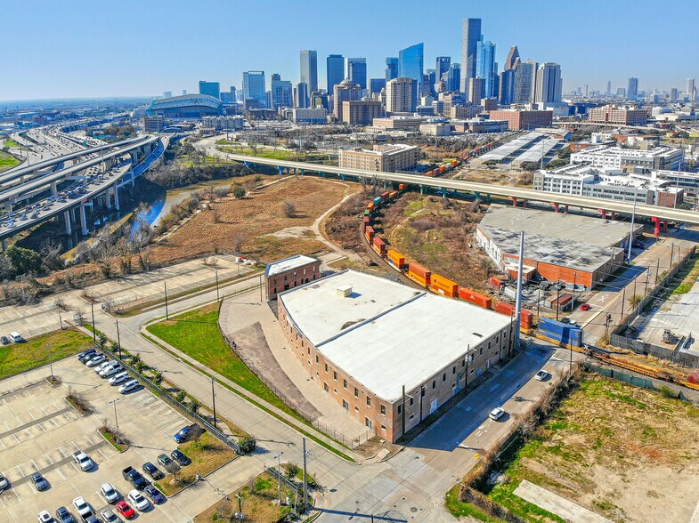 More Photos Of 2000 Nance St, Houston Loft Creative Space For Lease