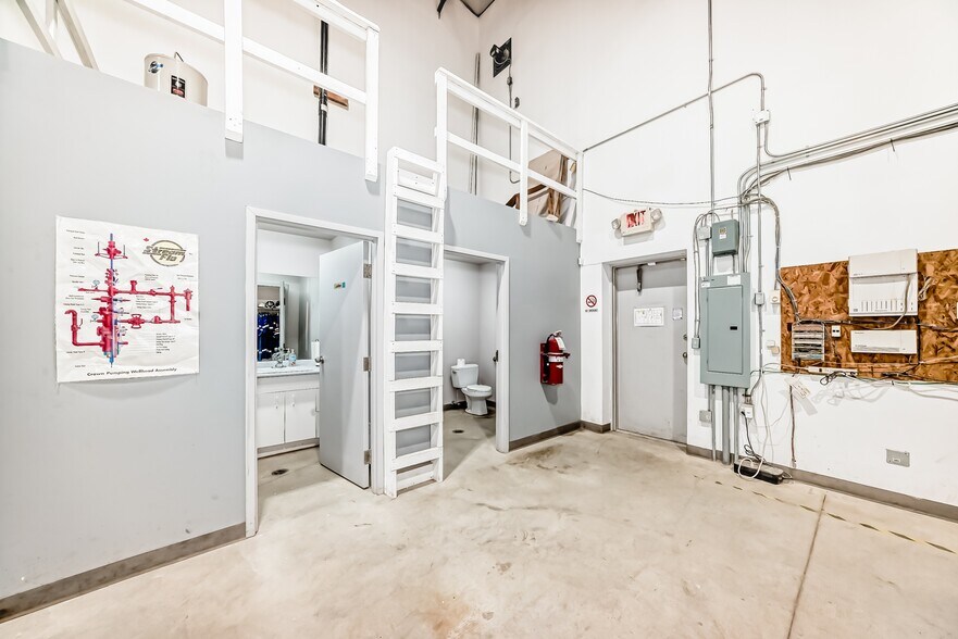 More Photos Of 116 Orchard Way, Strathmore Service For Lease