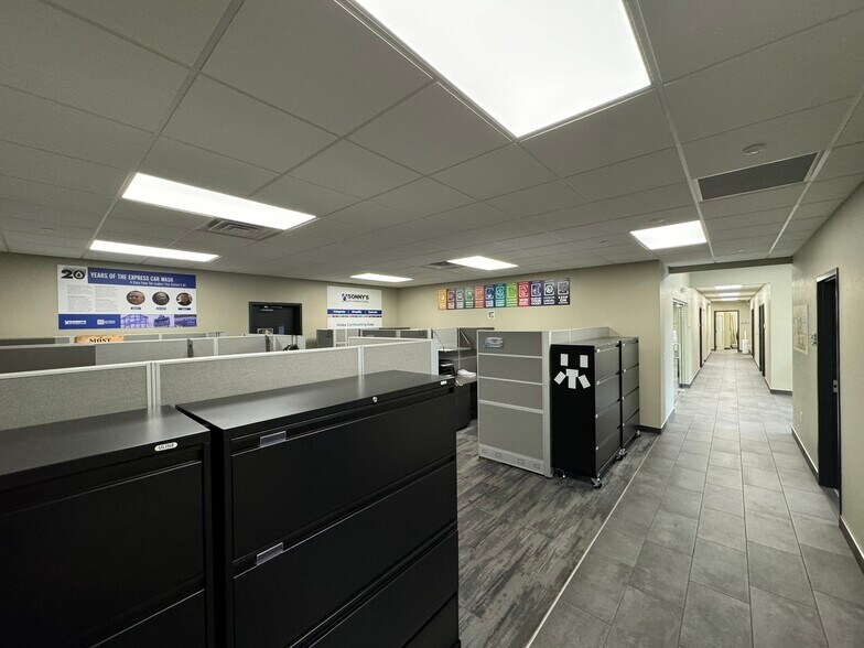 More Photos Of 100 E Kelso Rd, Kaukauna Manufacturing For Lease