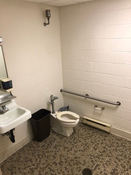 More Photos Of 100 W Russell St, Fayetteville Medical For Lease