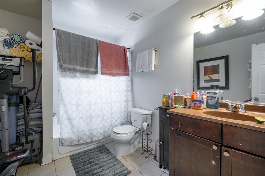 More Photos Of 6435-6443 N Damen Ave, Chicago Apartments For Sale