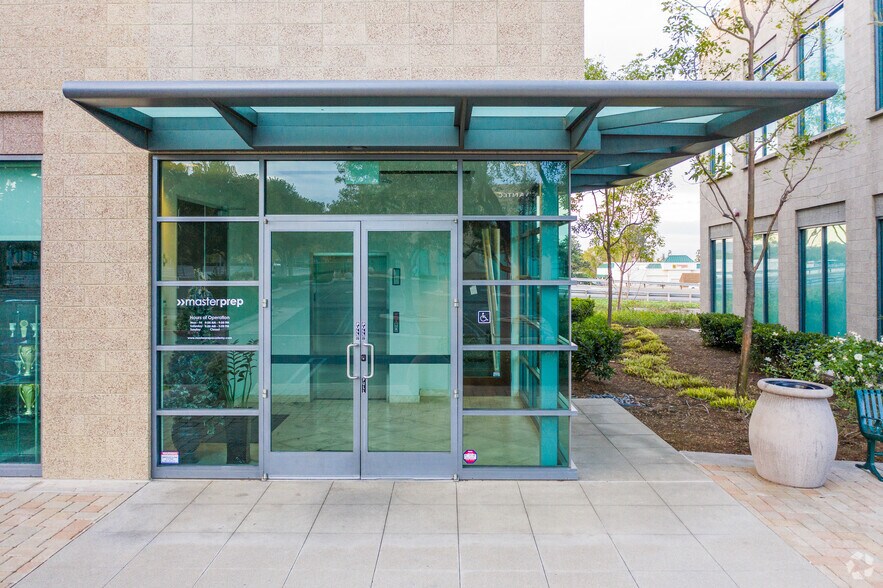 More Photos Of 830 Roosevelt Ave, Irvine Office For Sale