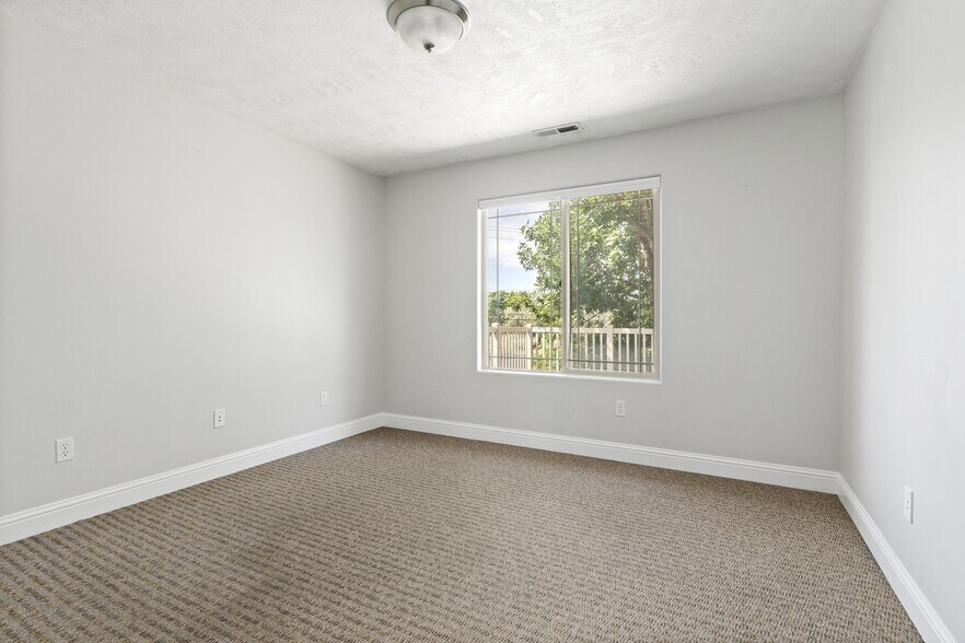 More Photos Of 910 W State St, Lehi Office For Sale