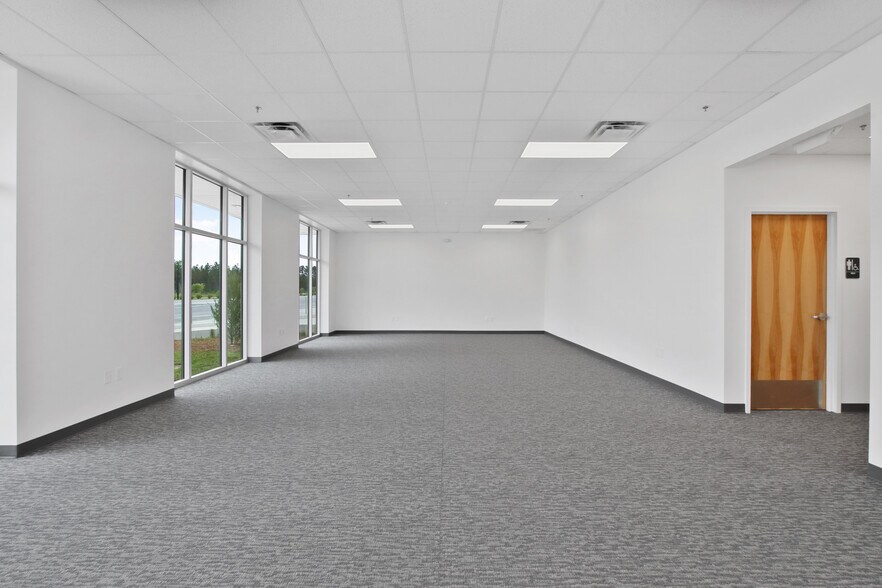 More Photos Of 1125 Redwood Materials Dr, Ridgeville Distribution For Lease