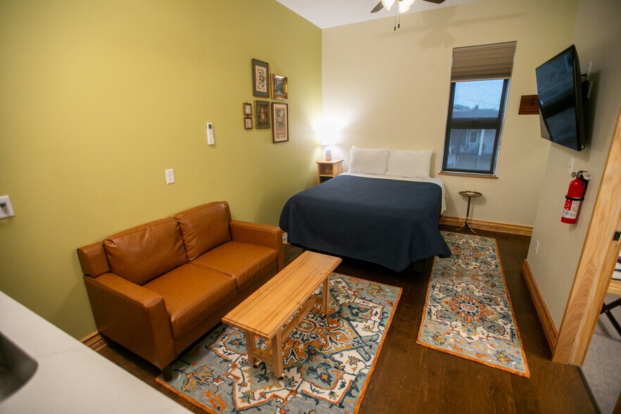 More Photos Of 201 N Main St, Elkader Flex For Sale