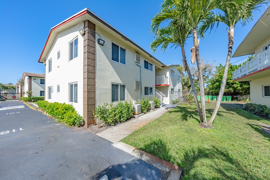 More Photos Of 5971 NW 17th Pl, Sunrise Apartments For Sale