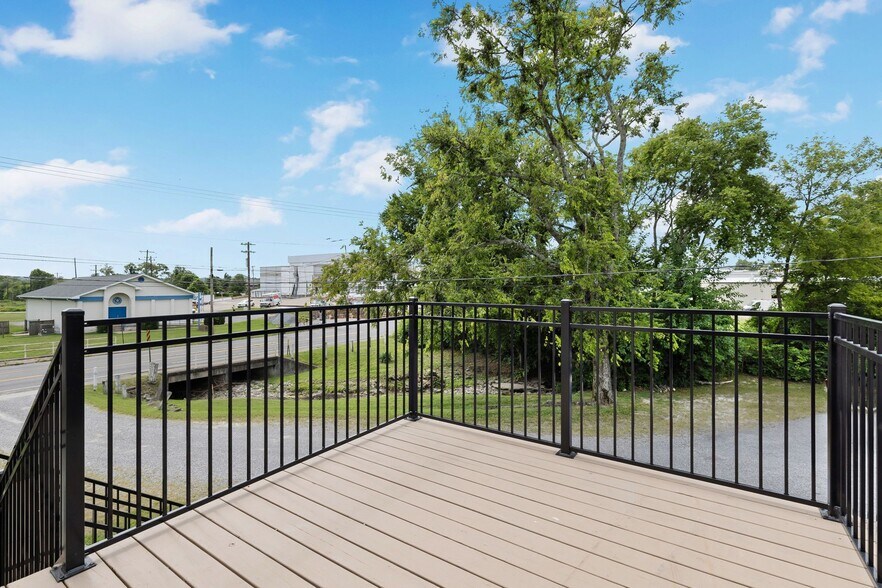 More Photos Of 157 Old Shackle Island Rd, Hendersonville Storefront Retail Office For Sale