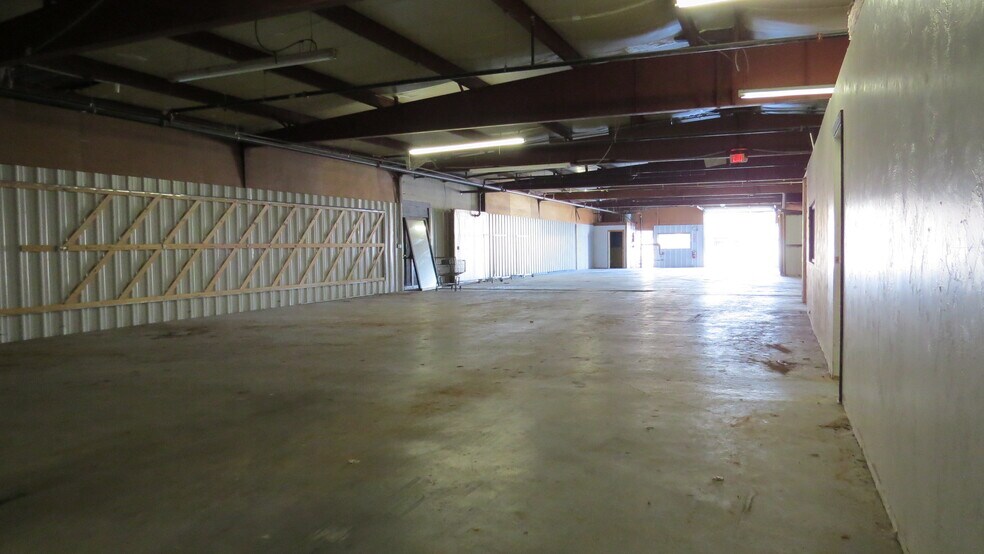 More Photos Of 310 S Coltrane Rd, Edmond Warehouse For Lease
