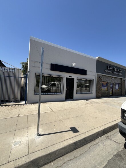 Primary Photo Of 525 E 19th St, Bakersfield Storefront For Lease