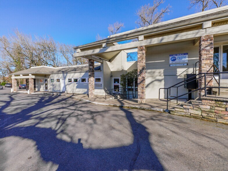 More Photos Of 620-660 12th St SE, Salem Medical For Lease