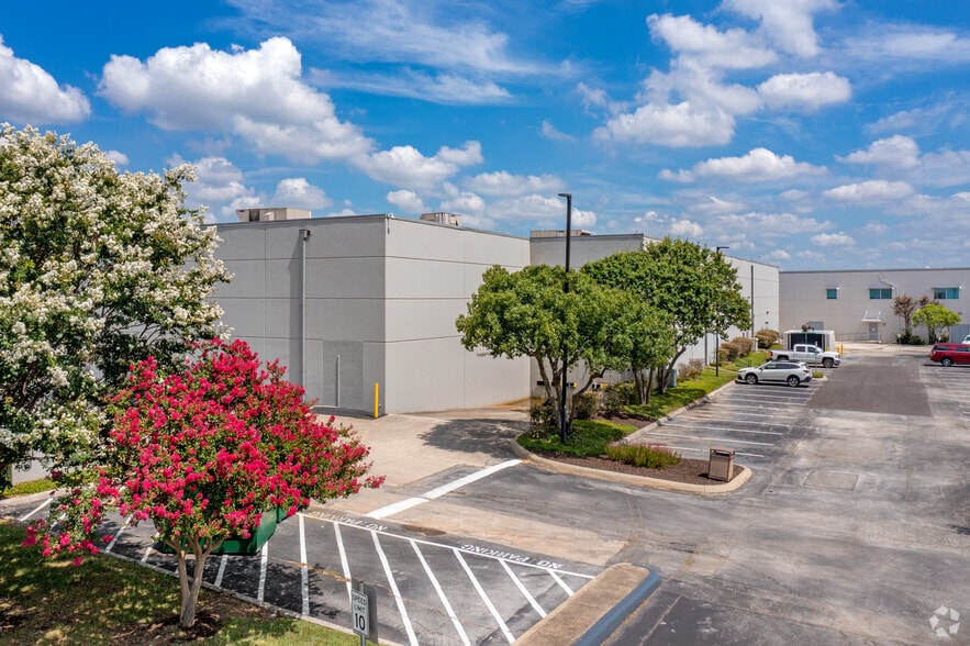 More Photos Of 1560 Cable Ranch Rd, San Antonio Flex For Sale