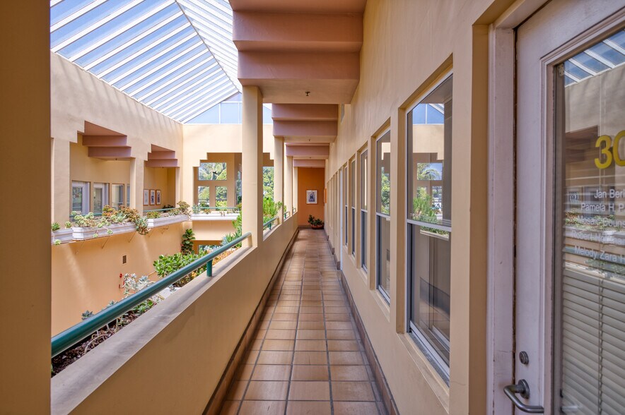 More Photos Of 1460 7th St, Santa Monica Medical For Lease