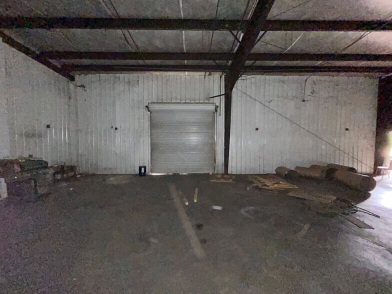 More Photos Of 378 Eastland Rd, Dothan Distribution For Sale