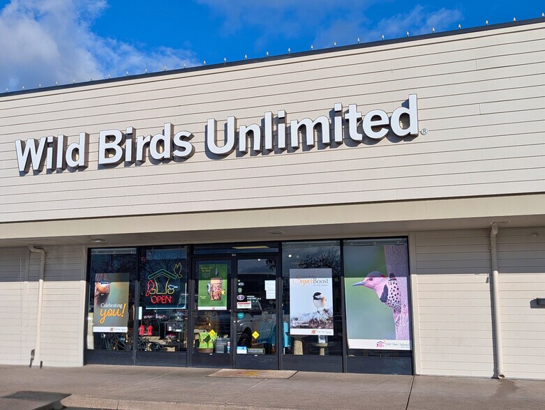 Primary Photo Of 961 Medford Ctr, Medford General Retail For Sale