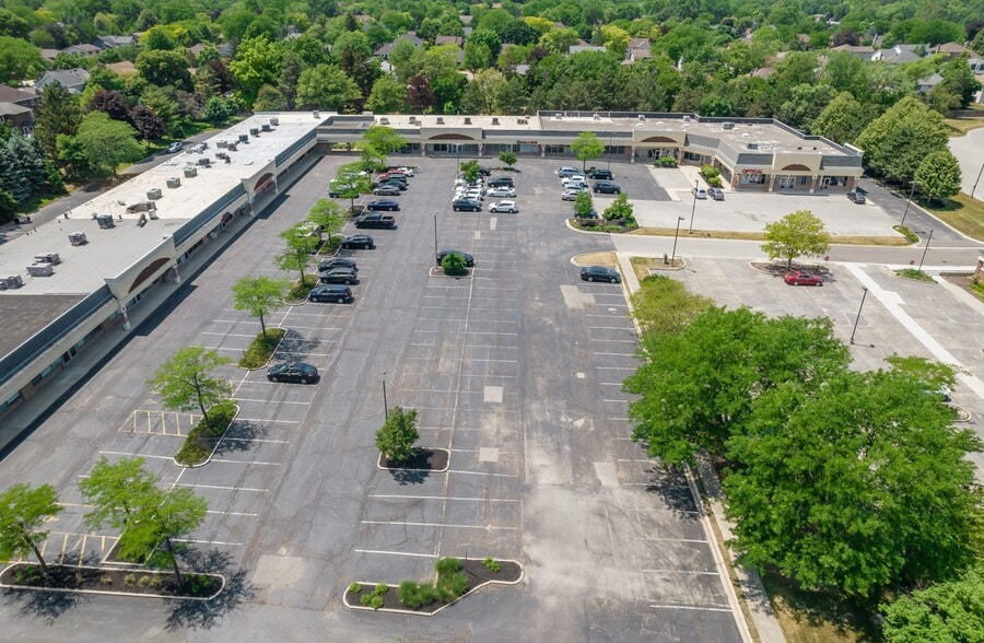 More Photos Of 152-166 S Bloomingdale Rd, Bloomingdale Unknown For Lease