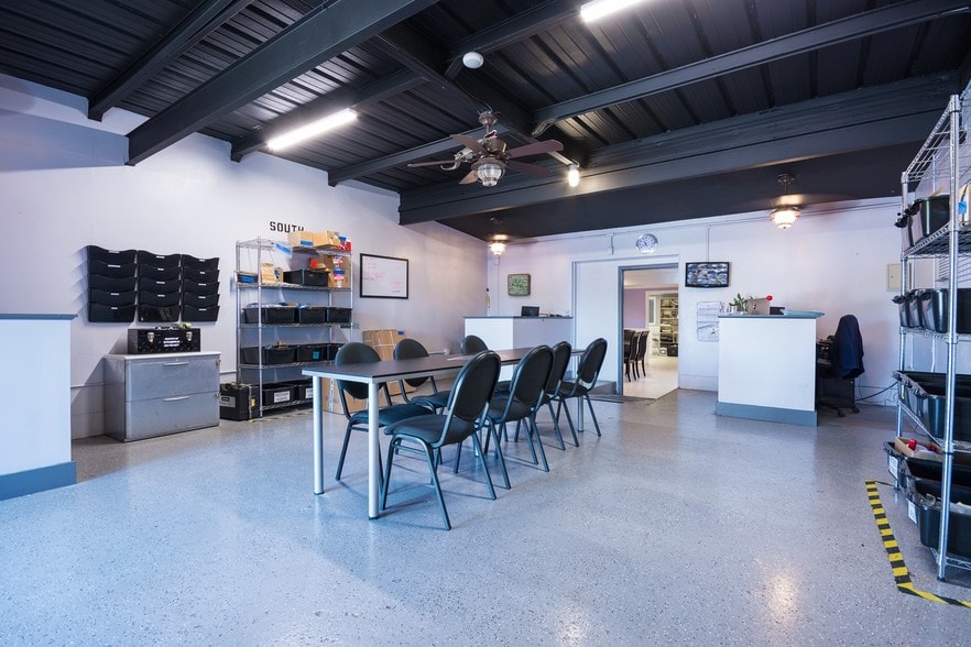 More Photos Of 2600 SW 3rd Ave, Fort Lauderdale Light Distribution For Sale