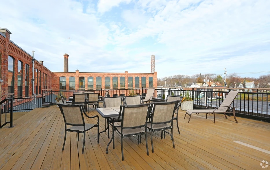 More Photos Of 45 Railroad St, Rochester Warehouse For Lease
