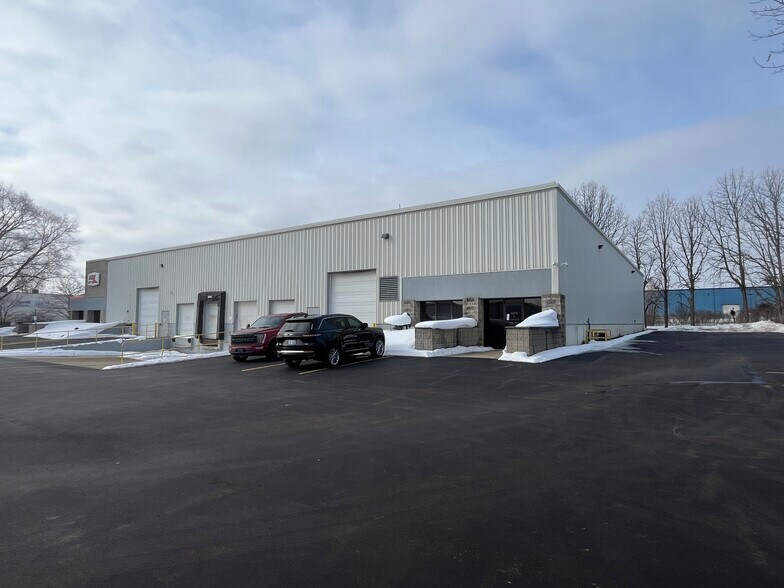 More Photos Of 4423 40th St SE, Grand Rapids Distribution For Sale