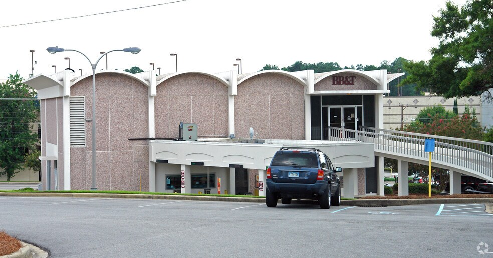 More Photos Of 3401 Forest Dr, Columbia Bank For Lease