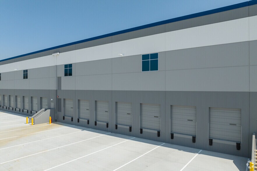 More Photos Of 6237 Cajon Blvd, San Bernardino Distribution For Lease