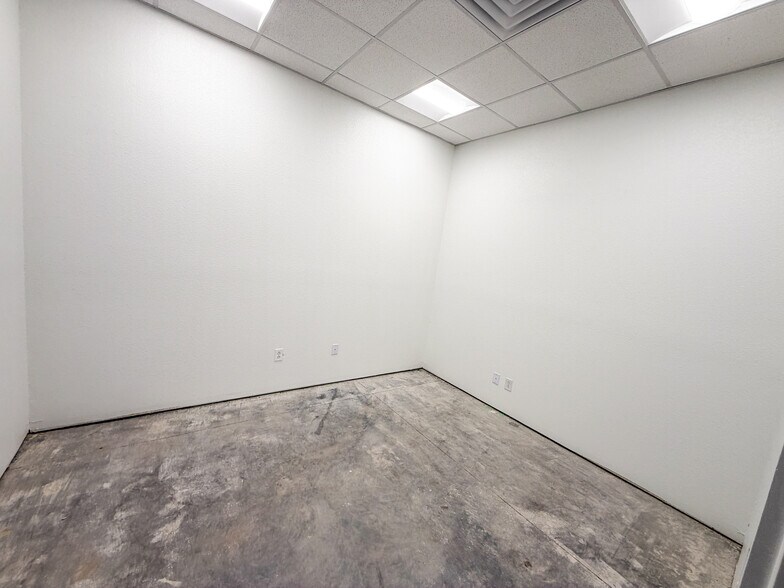 More Photos Of 1016 Main st, Lovington Storefront For Sale